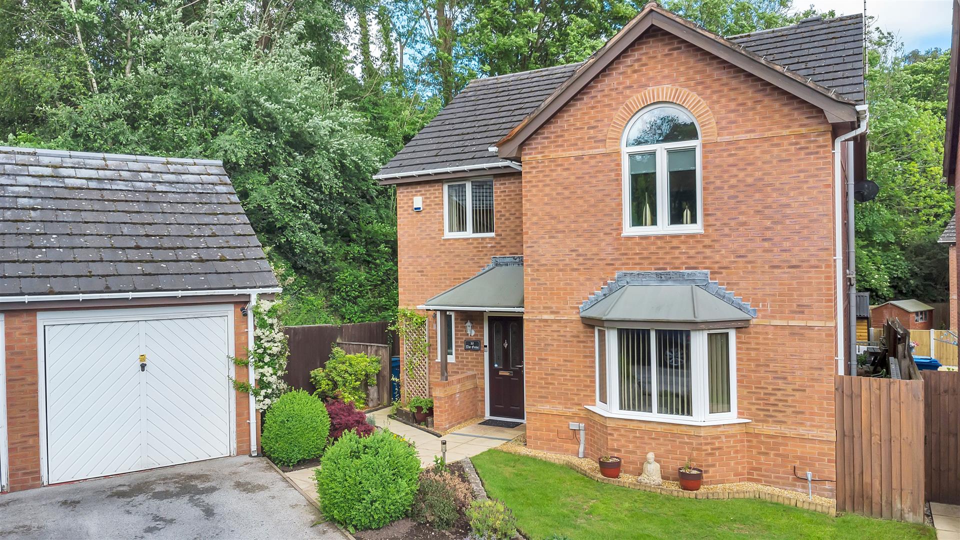 For Sale 4 Bed House detached